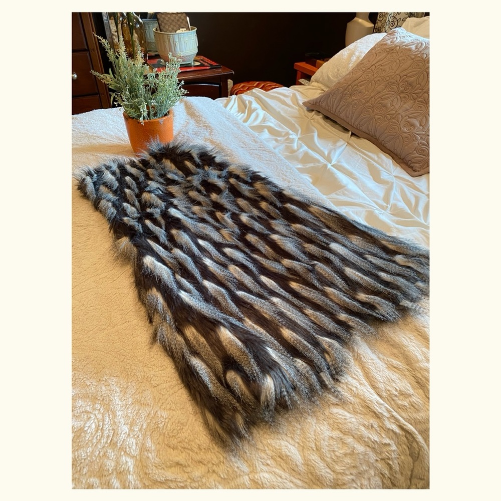 Miami Faux Fur Vest - Picture 5 of 6